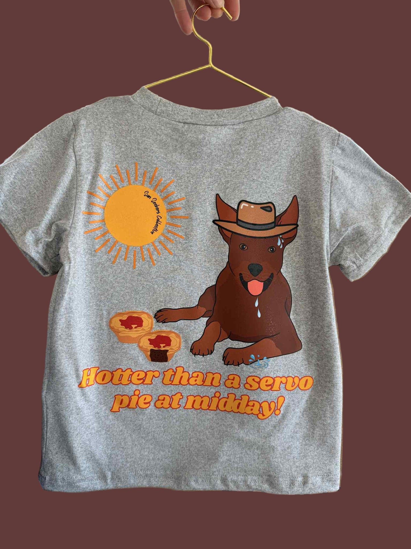 Hotter than a servo pie Kids Tee (Driftwood)